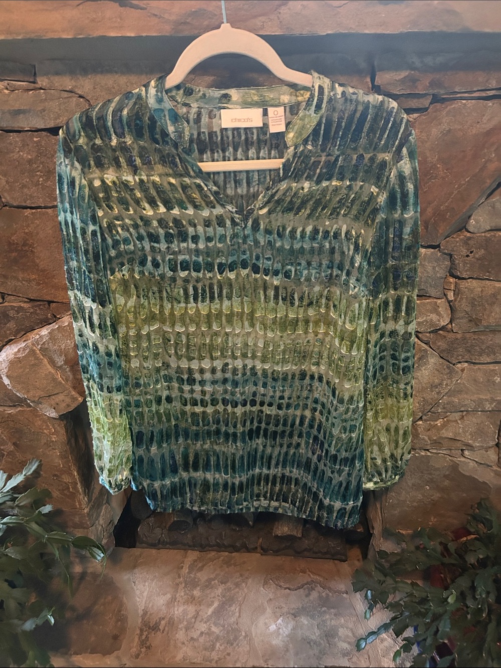 Chico's Green & Blue Textured V-Neck Long Sleeve Blouse; Sheer Fabric; Size 0